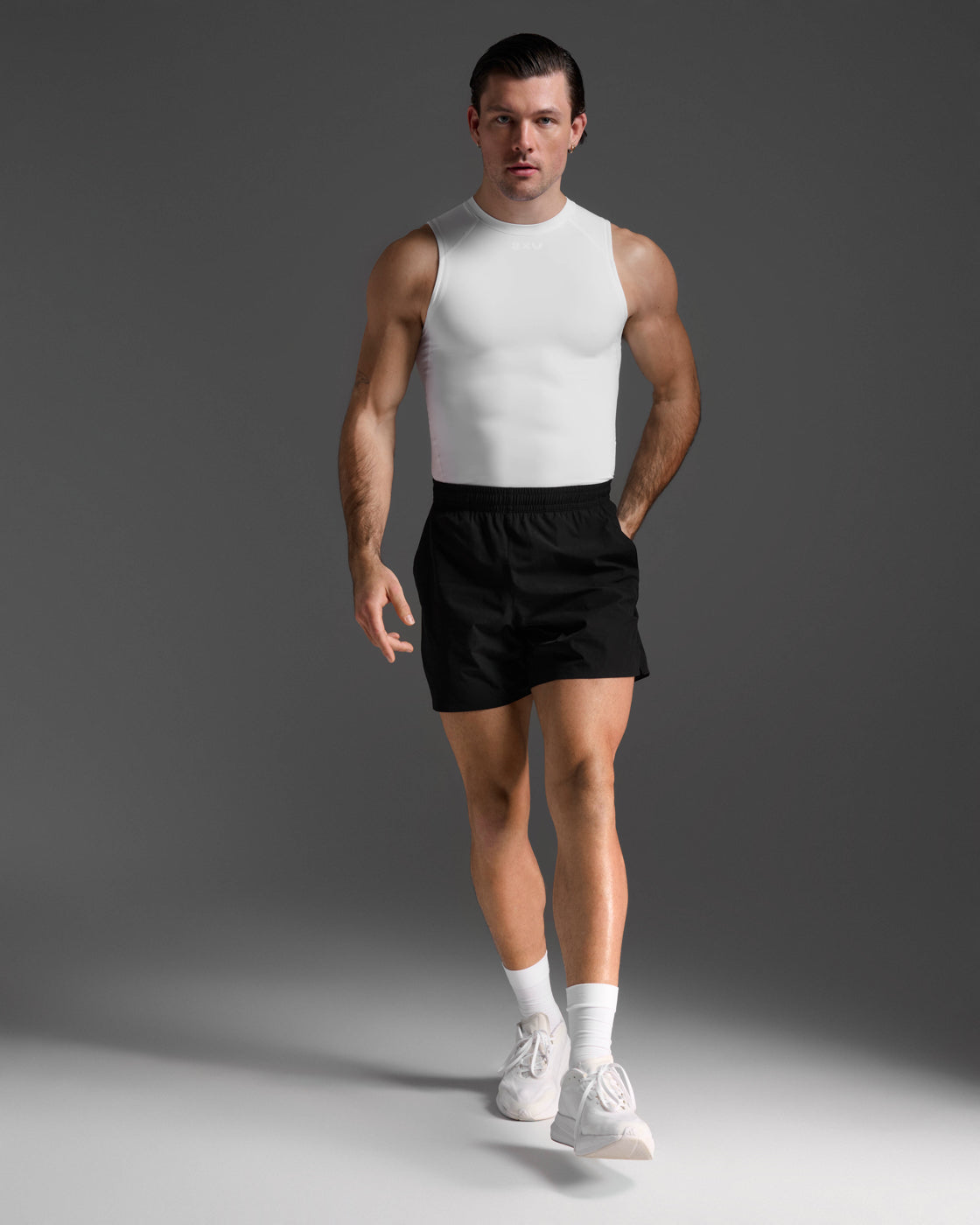 ウォーキング・ランニングウェア 2xu compression sleeveless top BLA.jpg