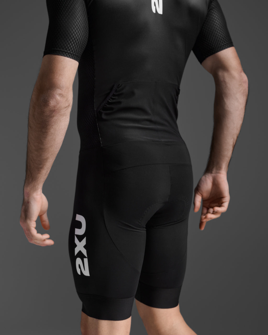 Aero Hex Sleeved Trisuit – 2XU Canada