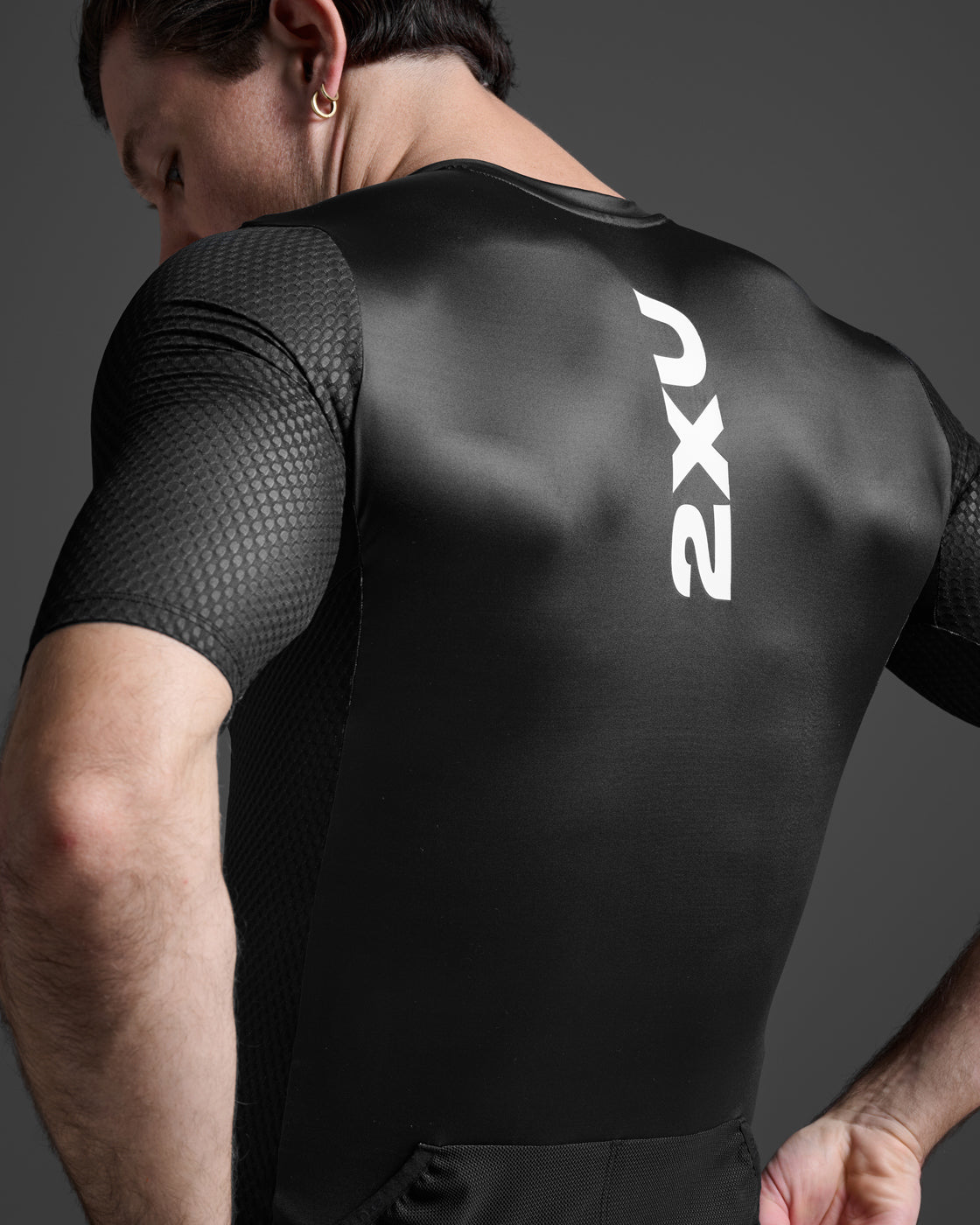 2XU Aero Hex Tri Sleeved Top Mサイズ Aero Hex Tri Sleeved Top – 2XU Canada