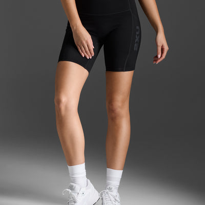 Form Stash Hi-Rise 6" Compression Short with Pockets